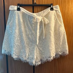 Lace Shorts•Women’s XL•Off-White